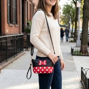 Minnie Mouse Ears Red Black Crossbody Wristlet Adjustable Straps Zipper Closure